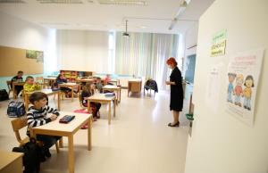 OTROCI PONOVNO V ŠOLI 02 FOTO LJUBO VUKELIČ